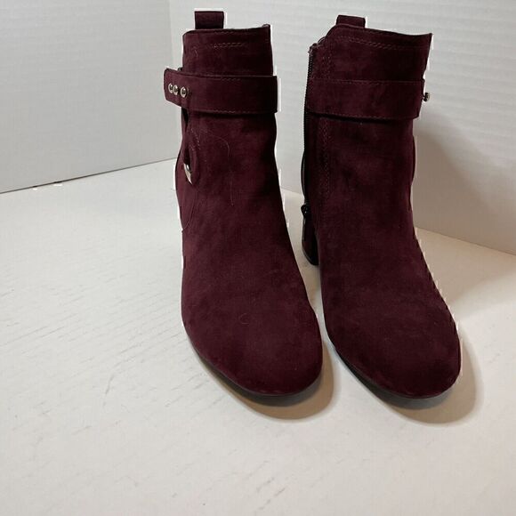 KELLY AND KATIE ANKLE BOOTS BURGUNDY SUEDE NAILHEAD ACCENTS 2.5" HEEL SIZE 6 - Picture 3 of 12